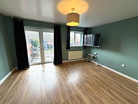 3 bedroom end of terrace house to rent - Photo 2