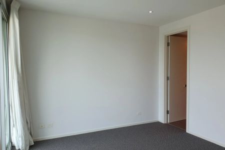 LUXURY 3-BEDROOM APARTMENT, WALKING DISTANCE TO WESTFIELD SHOPPING CENTRE WEST LAKES - Photo 5