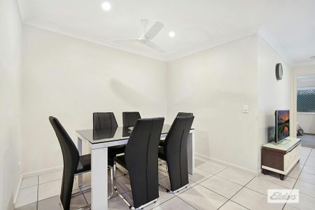 Cozy Home Perfect for a Small Family! - Photo 2