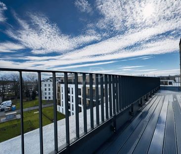Exklusive 2-Zimmer-Dachgeschosswohnung im ACHTERDECK - Foto 1