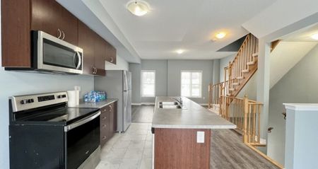 54 Village Gate Dr Wasaga | $2450 per month | Plus Heat | Plus Water | Plus Hydro - Photo 2