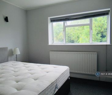 1 bedroom in a house share to rent - Photo 3