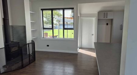 Newly Renovated 3 Bedroom Family Home - Photo 2