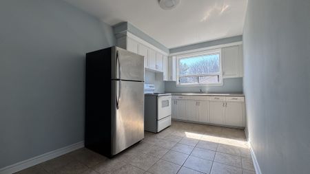 For Lease - 139 Royal York Road Unit# 3, Toronto, Ontario - Photo 2