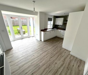 4 bedroom detached house to rent - Photo 6