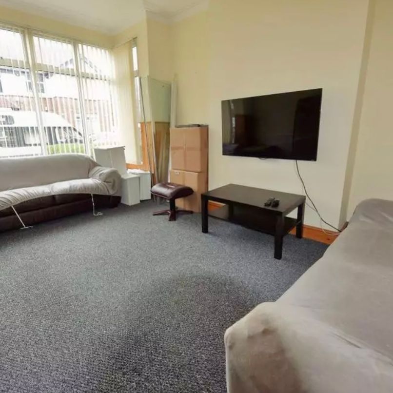 4 Bed - 5 Newport Mount, Headingley, Leeds - LS6 3DB - Student - Photo 1