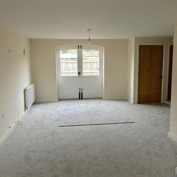 3 bedroom semi-detached house to rent - Photo 1