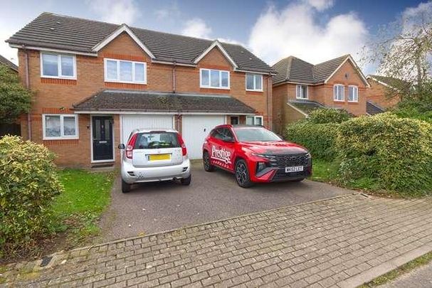 Oldbrook - A Refurbished Bed Home Within An Easy Walk Of Station, MK6 - Photo 1