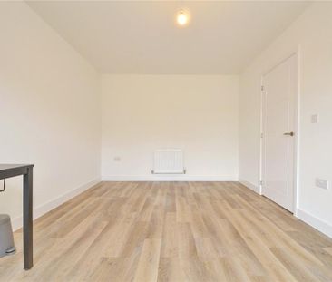 4 bedroom semi-detached house to rent - Photo 3