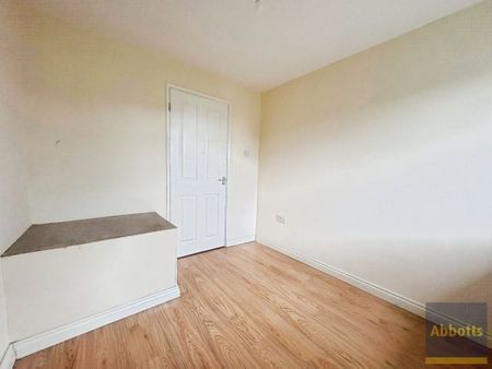 LEE CHAPEL SOUTH, BASILDON - Photo 2