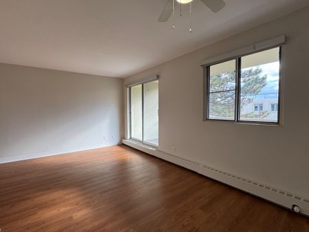 For Lease - 5611 Valley Way Unit# 319, Niagara Falls, Ontario - Photo 3