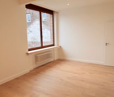 Ruim appartement met 2 slaapkamers aan de Markt in Lokeren! - Photo 3