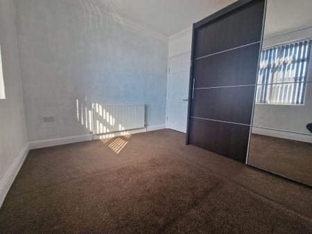 2 bedroom semi-detached house to rent - Photo 3