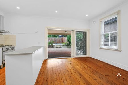 Charming Family Home with Swimming Pool - Photo 5