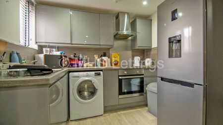 1 Bedroom Flat for rent in Beechwood Crescent - Photo 4