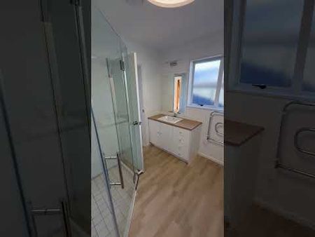 Family Living - Photo 3