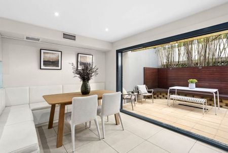 Immaculate Townhouse with Harbour Views and Private Outdoor Spaces - Photo 3