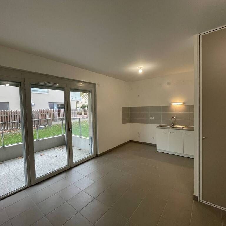 Location appartement Eybens 38320 2 pièces 46.82 m² - Photo 1