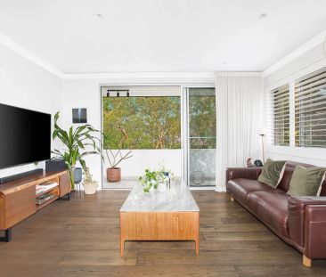 Stylishly Renovated Two Bedroom Coastal Retreat - Photo 3