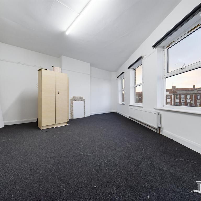 3 bedroom flat to rent - Photo 1