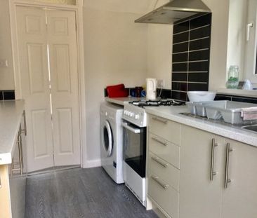 Highclere Gardens, Plymouth, PL6 - Photo 3