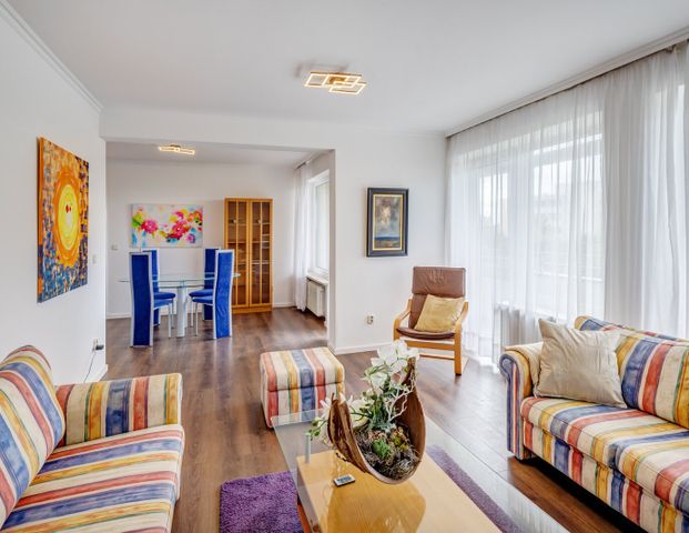 Quiet apartment surrounded by greenery - Photo 1