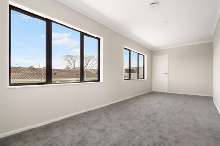 Luxury Living in Manurewa - Photo 2