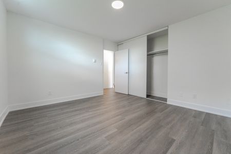 Large, Luxurious, Completely Renovated Large Two Bed Apartment in East York - Photo 3