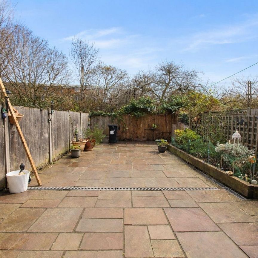 3 Bedroom House - Terraced To Let - Photo 1