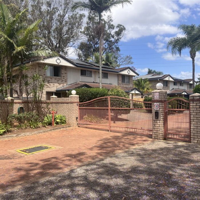 Sunnybank Hills State School is Oppsite Street!! - Photo 1