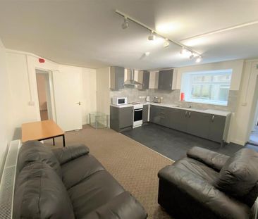 3 bedroom flat to rent - Photo 1