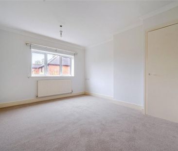 4 bedroom detached house to rent - Photo 4