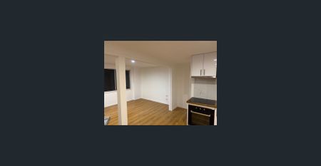 newly renovated 2 bed apartment - Photo 4