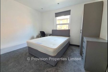 4 Bedroom House Central Hyde Park - Photo 3