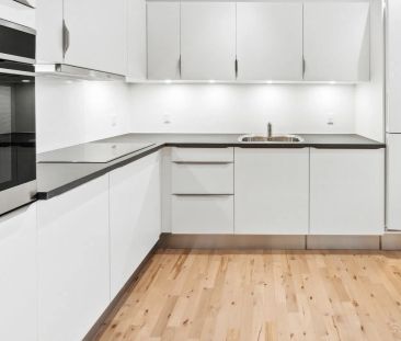 Nyrenoveret lejlighed med lys og moderne stil - Photo 5