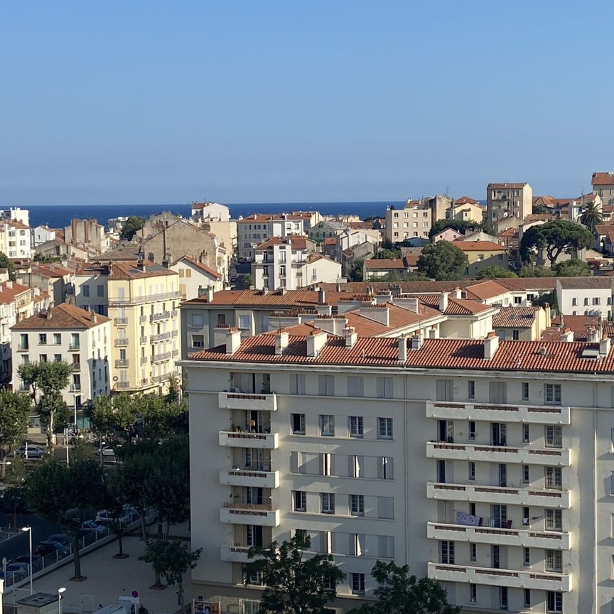 Location Appartement 3 pièces 72m² TOULON 83000 - Photo 1