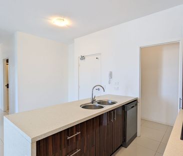 AIR CON, POOL, BALCONY 3-BD 2-BA 1-PARKING - Photo 5