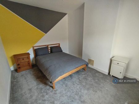 1 bedroom in a house share to rent - Photo 2