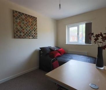 4 bed Terraced 99 Headford Gardens - Photo 6