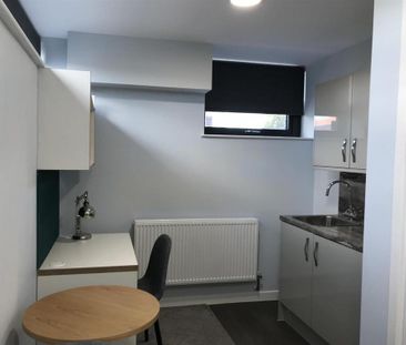 Studio to rent - Photo 2