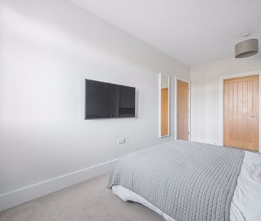 Croft Road, Godalming, Surrey, GU7 - Photo 1