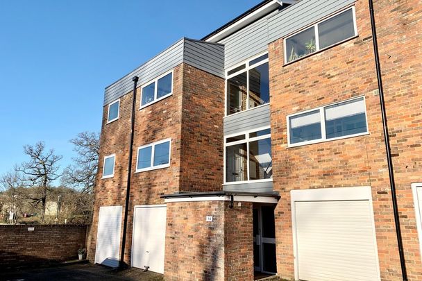 White Hill Court, BERKHAMSTED - Photo 1