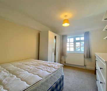 4 bedroom terraced house to rent - Photo 3