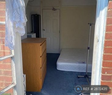 1 bedroom in a flat share to rent - Photo 1