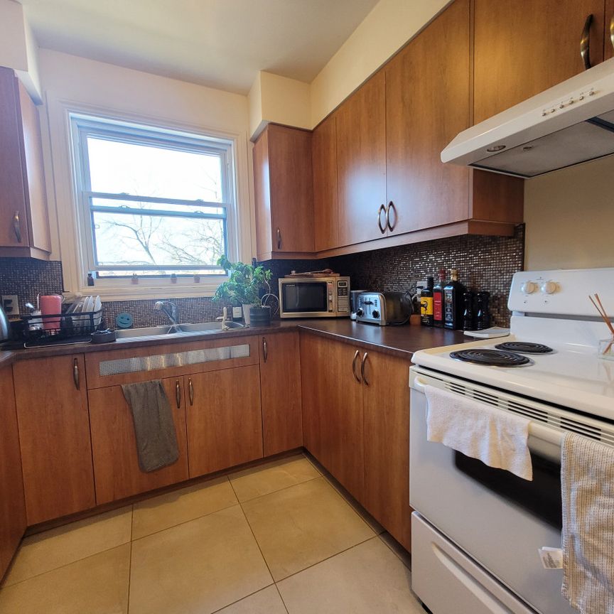 Grande unité d'une chambre semi meublée - Photo 1