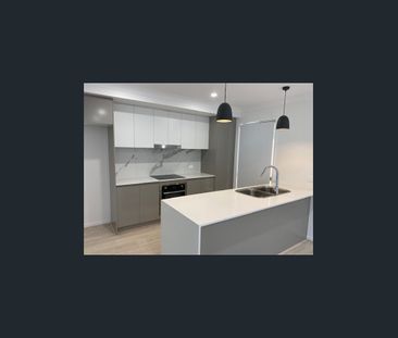 4 Bedroom Beautiful Home !!! - Photo 3