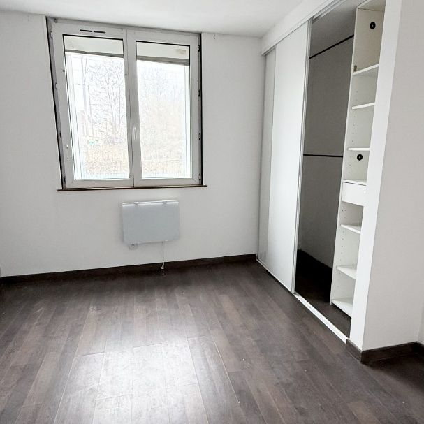 Location Appartement 2 pièces 48m² HENIN BEAUMONT 62110 - Photo 1