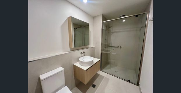 2 Bedroom Apartment With Waterfront Views - Photo 1