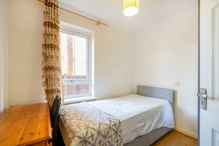 Room in a Shared House, Friern Park, N12 - Photo 3