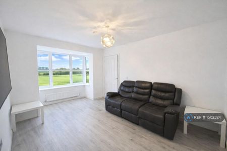 4 bedroom detached house to rent - Photo 2